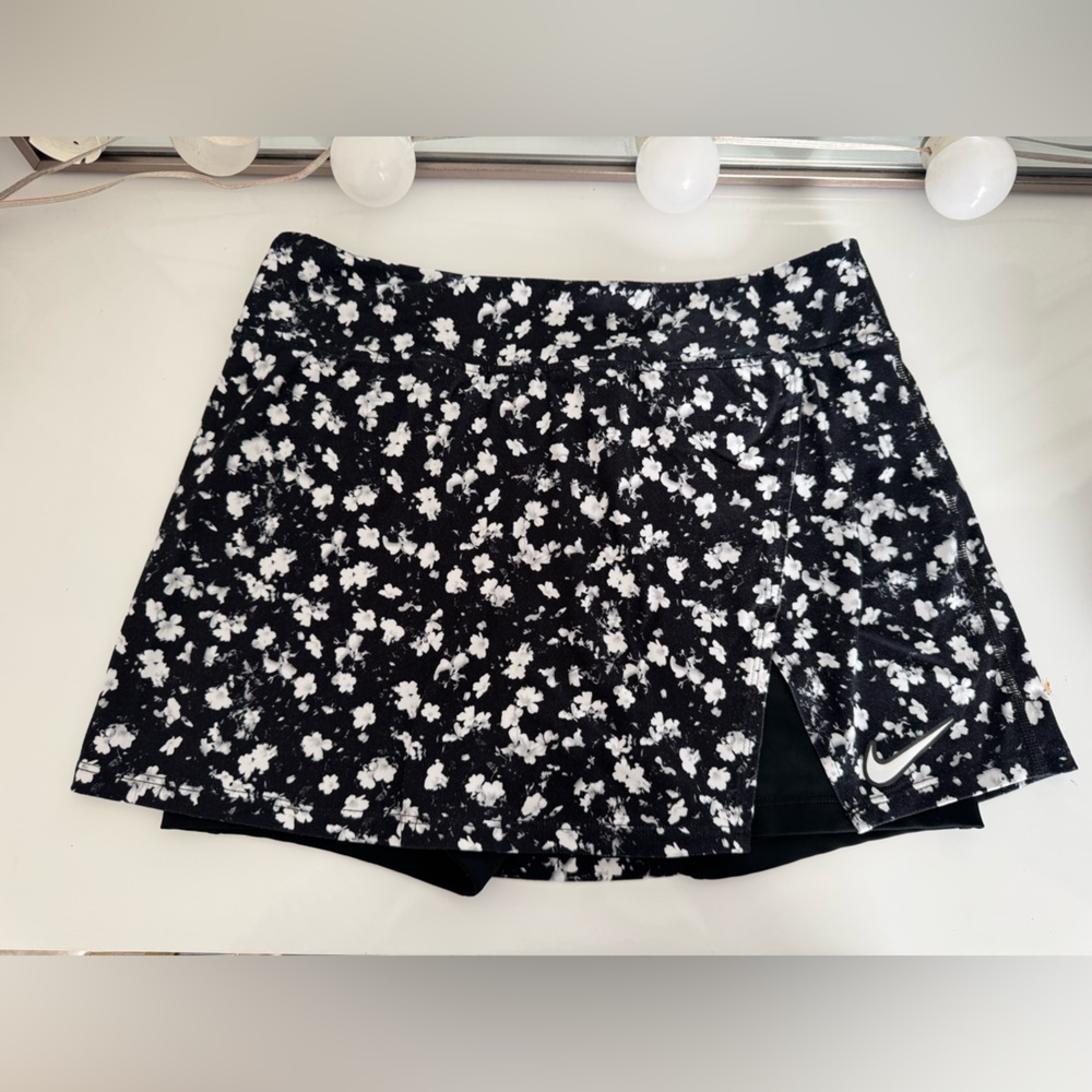Nike floral skirt size small